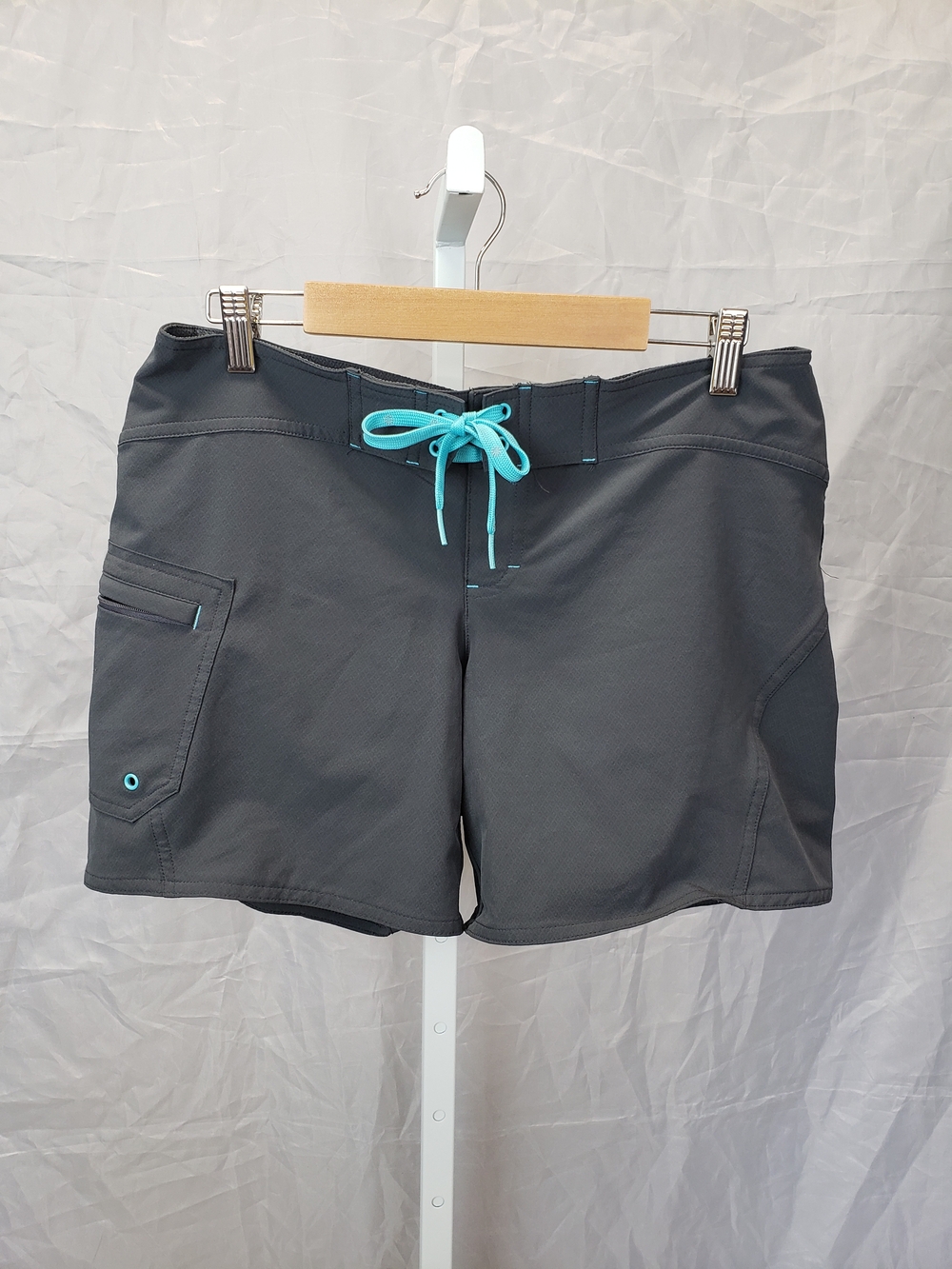 Athleta Clearwater 6" Board Shorts Gray Size 8